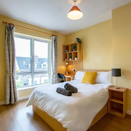 87 - 4 Bedroom Townhouse With Parking * Galway