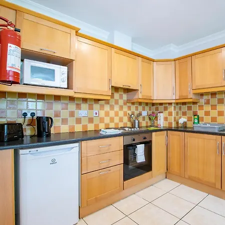 87 - 4 Bedroom Townhouse With Parking Galway