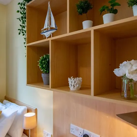 87 - 4 Bedroom Townhouse With Parking In *