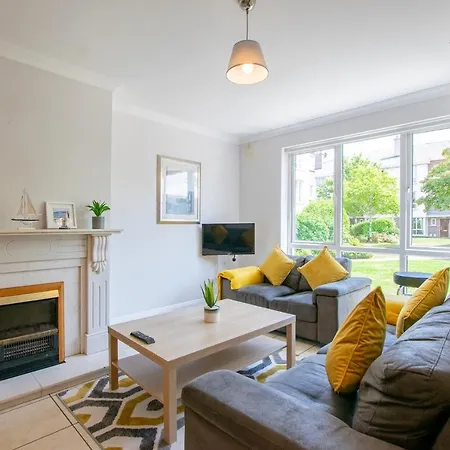87 - 4 Bedroom Townhouse With Parking In * Galway