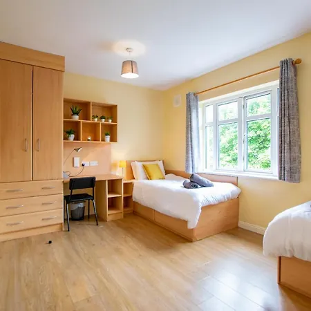 87 - 4 Bedroom Townhouse With Parking Feriehus *