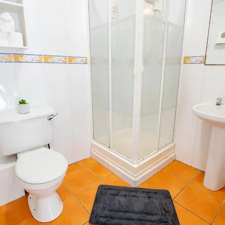 87 - 4 Bedroom Townhouse With Parking Galway