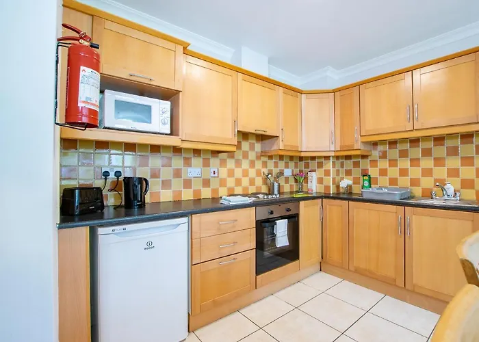 87 - 4 Bedroom Townhouse With Parking 골웨이