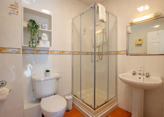 87 - 4 Bedroom Townhouse With Parking