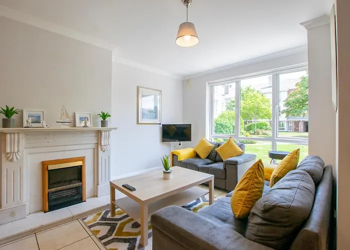 87 - 4 Bedroom Townhouse With Parking * ゴールウェイ