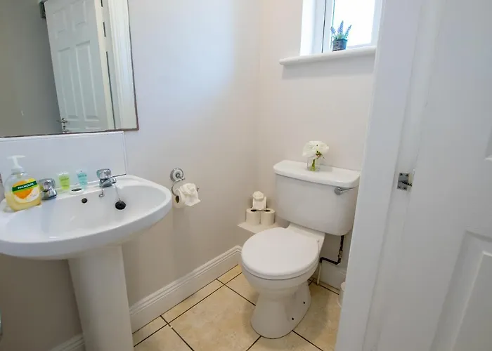 87 - 4 Bedroom Townhouse With Parking 別荘