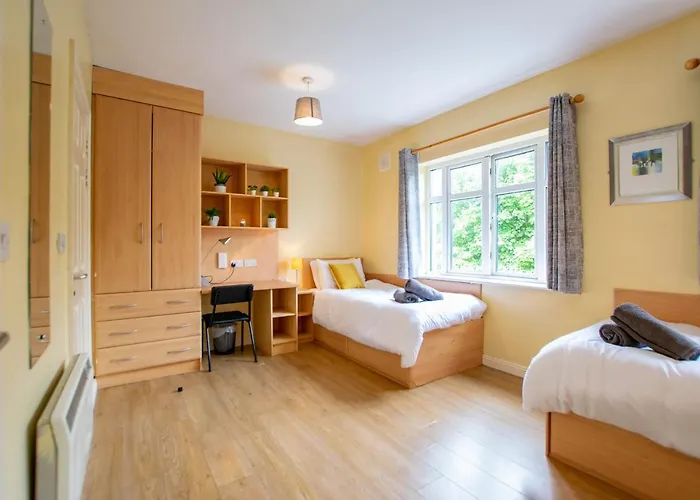 87 - 4 Bedroom Townhouse With Parking 別荘 *